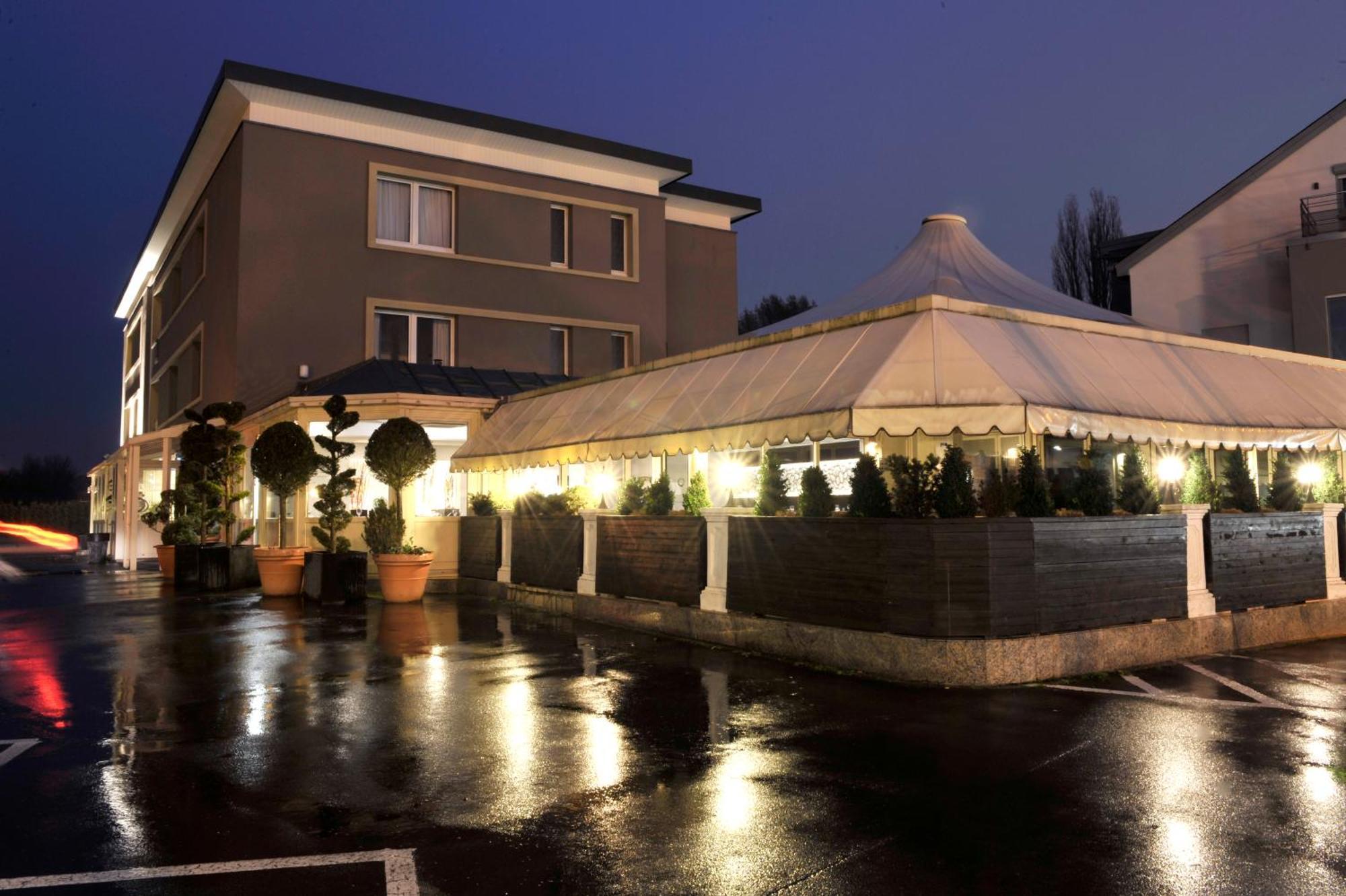 Bivius Hotel Restaurant Luxembourg 施特拉森 外观 照片