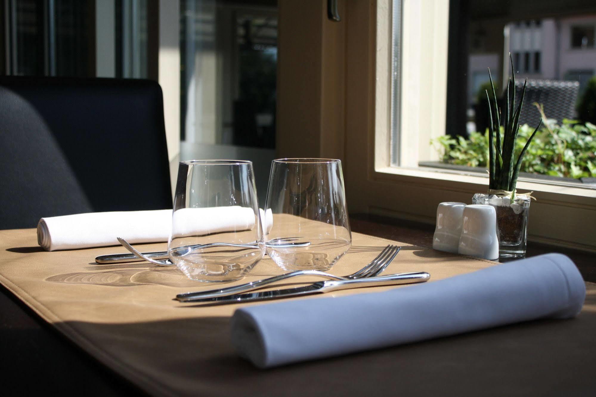 Bivius Hotel Restaurant Luxembourg 施特拉森 外观 照片